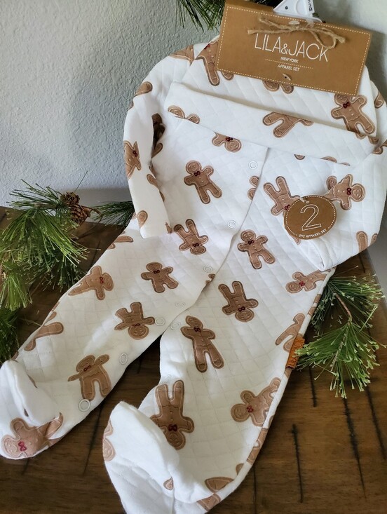Lila & Jack Other - Lila & Jack Quilted Gingerbread Man Holiday Footed Pajama Set NWT 0-3M